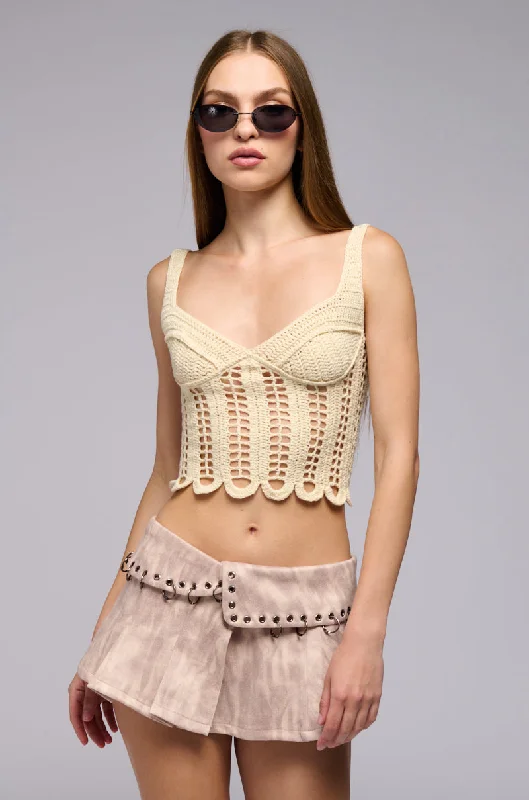 women's tops for those who want to wear pieces that are both functional and fashionableFEEL THE WARM CROCHET TANK